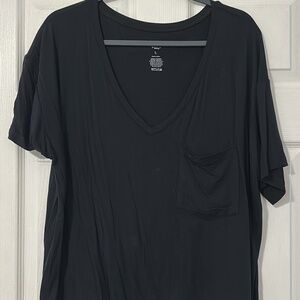 Kyte Baby Women’s Relaxed Fit V-Neck in Midnight
